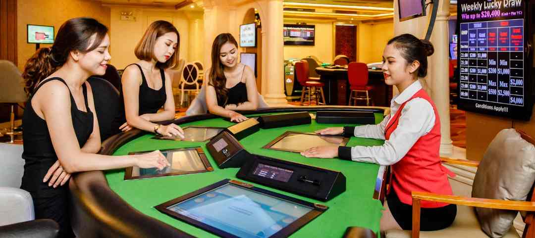 Trải nghiệm game bài Baccarat tại Golden Galaxy Hotel & Casino