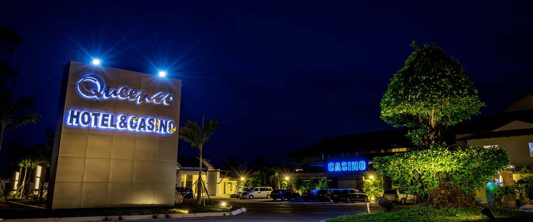 Sòng bạc Queenco Hotel and Casino tọa lạc tại đâu?